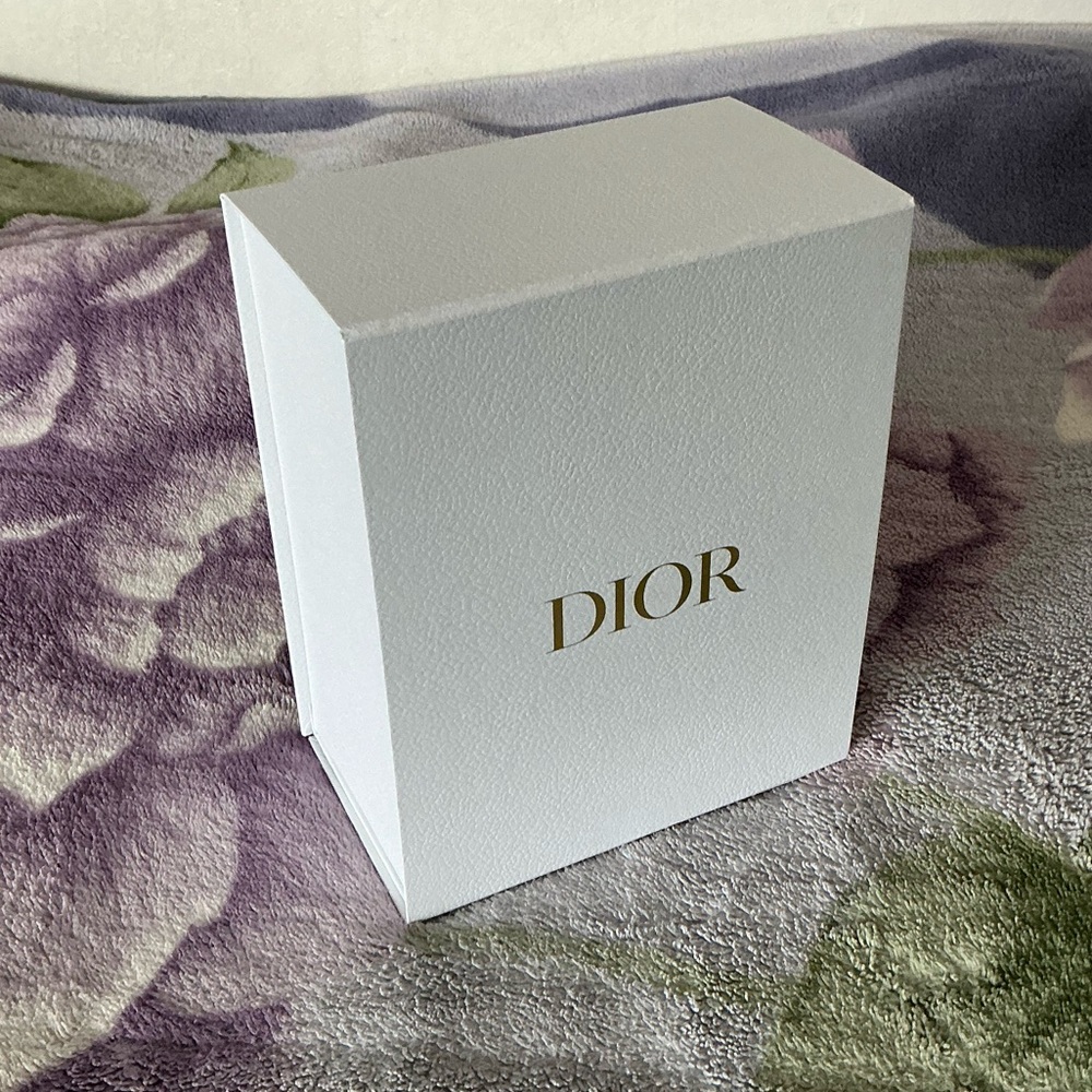 Dior Textured Gift Box - Picture 2 of 12